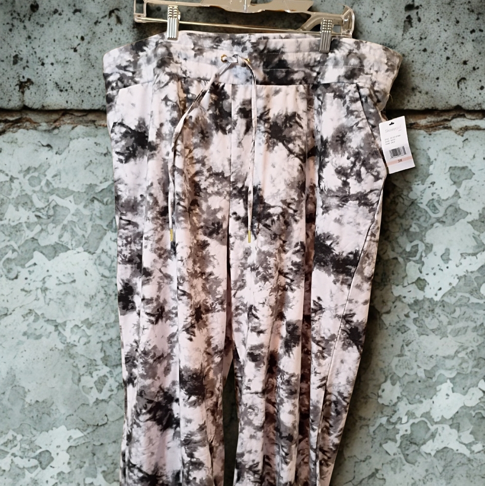 Women's Skinny Girl Plus Size 2X Black And White Tie Dye Zach Pants With Pockets